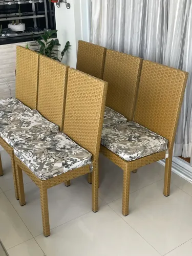 Conjunto Varanda Gourmet: Mesa 1,60m com Tampo de Vidro + 6 Cadeiras em Fibra Sintética