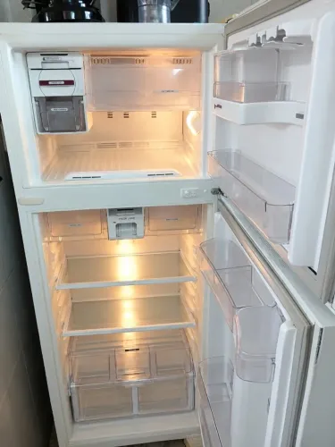 GELADEIRA CONSERVADA