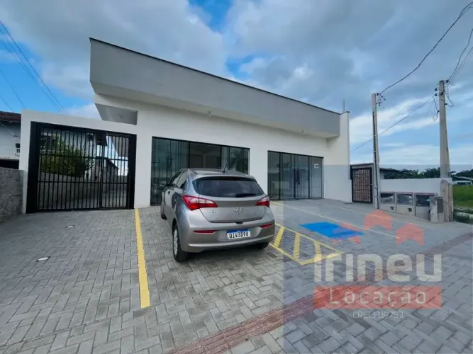Sala comercial com 61,80m² no Bairro Porto Grande!
