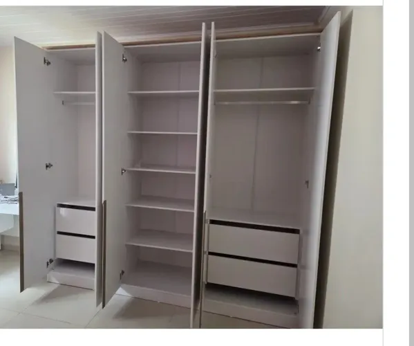 Guarda-Roupa Logan MDF Branco Fosco 6 Portas 4 Gavetas - R$ 700