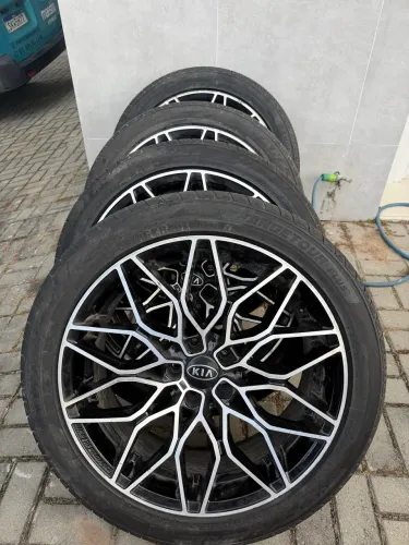 rodas aro 20? X 8? 5x114,3 inspirada no modelo BMW Style 826M