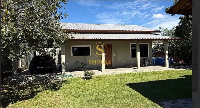 Casa à venda com 2 dormitórios, sendo 1 suíte e 1 vaga de garagem, no bairro Ratones, Flor