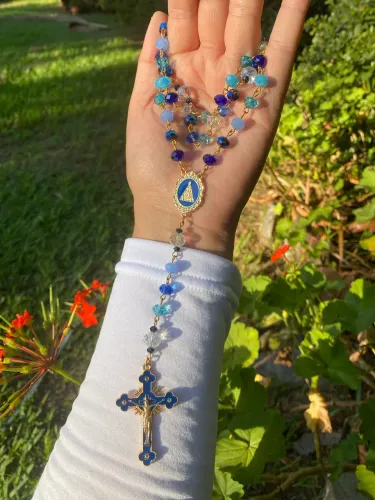 Terço de cristal Nossa Senhora Aparecida azul 