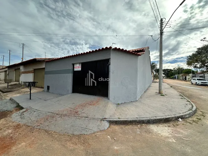 Casa 2 Quartos Com Quintal Entrada Quase Zero Próximo ao Fórum de Guapó - GO