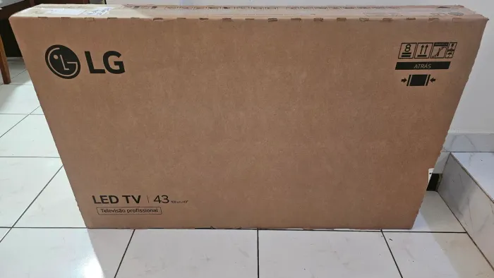 Smart TV Profissional 4K 43" LG UHD 43AU801 Lacrada