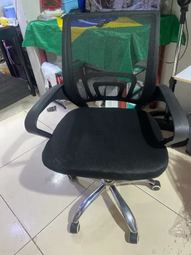 Vendo cadeira de escritório nova