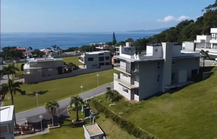 Terreno à venda na Praia do Estaleirinho em Balneário Camboriú