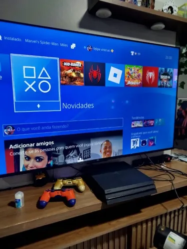 PlayStation 4 Pro 1TB Impecável - 2 Controles e Jogos (Físico e Digital)