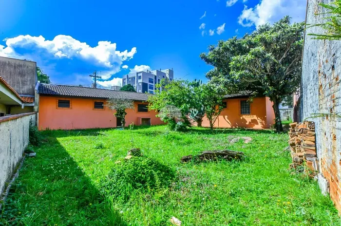 Terreno de Esquina 587m² ZR4 com Casa Averbada Capão Raso