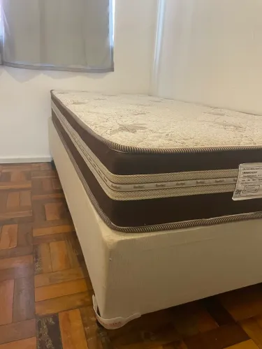 Cama + colchões de solteiro