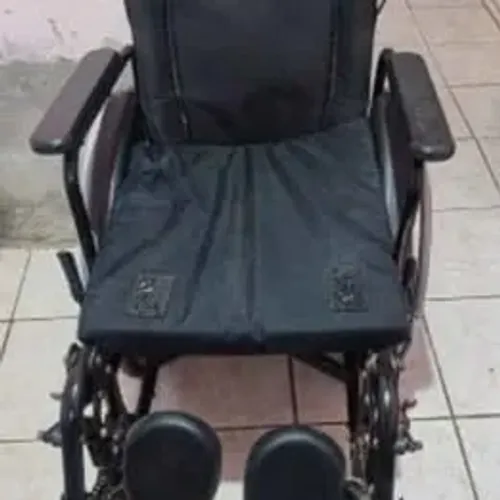 Cadeira de Rodas Desmontavel com Apoio de Pernas e Articulada