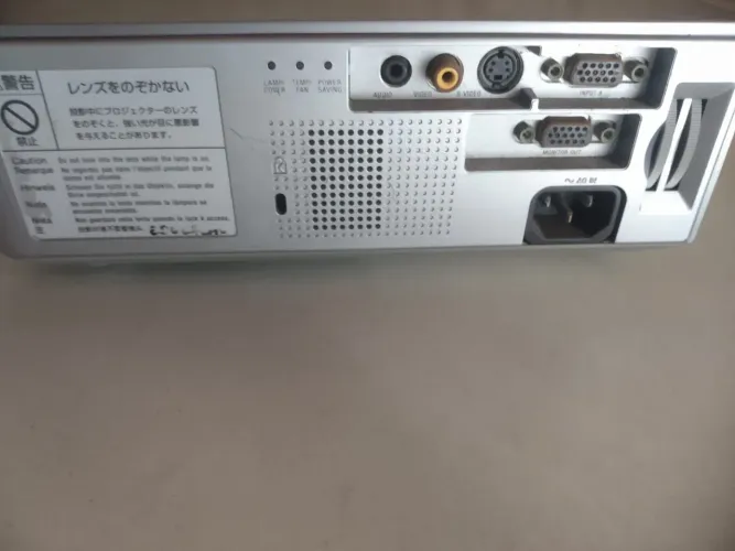 Projetor Sony <br>Ligando porém com defeito R$220,00 + frete