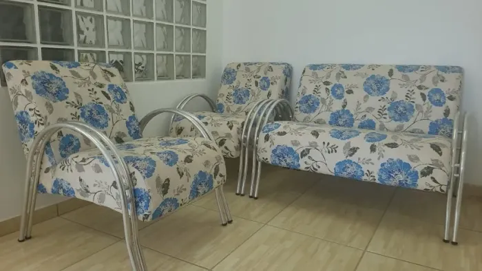 Jogo de poltrona, mesa e compressor
