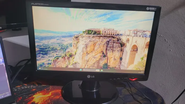 MONITOR LG FLATRON W1943C - R$ 150,00