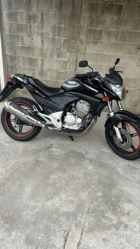 Cb300 preta 2010
