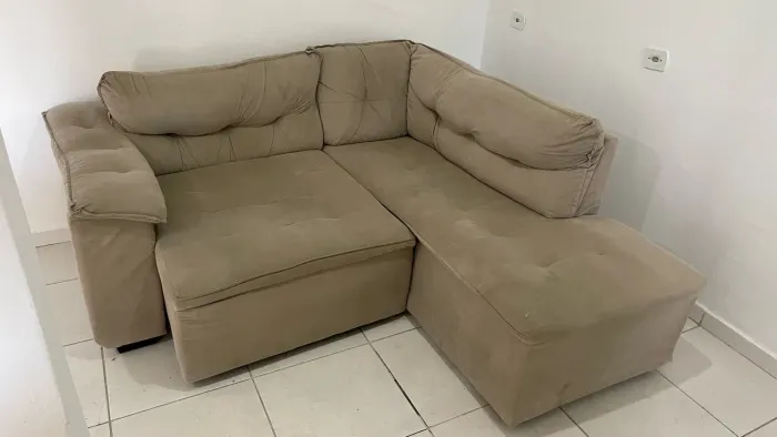Sofá de Canto com Chaise Bege - Espaçoso e Confortável