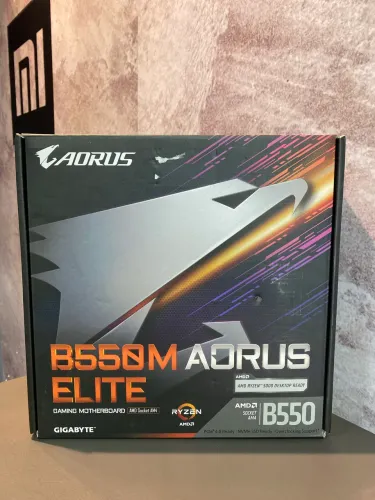 placa-mãe Gigabyte B550M Aorus Elite para processadores AMD com socket AM4.
