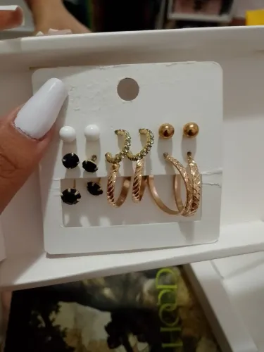 Variação de brincos banhado a ouro