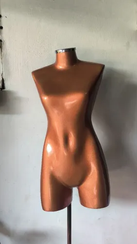 MANEQUIN DE FIBRA