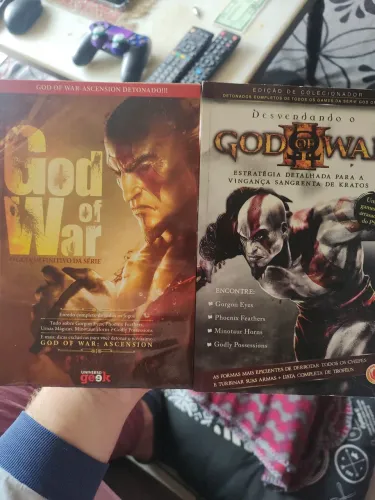 Guias - Dois Guias de God of War