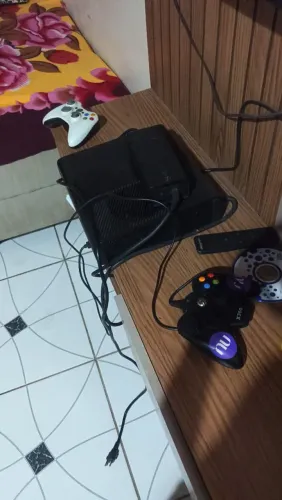 Xbox 360 RGH 126 jogos 2 controles 