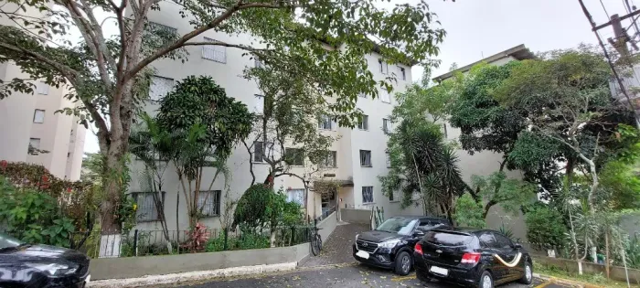 Vendo apartamento ao lado do terminal de trem do Grajau.