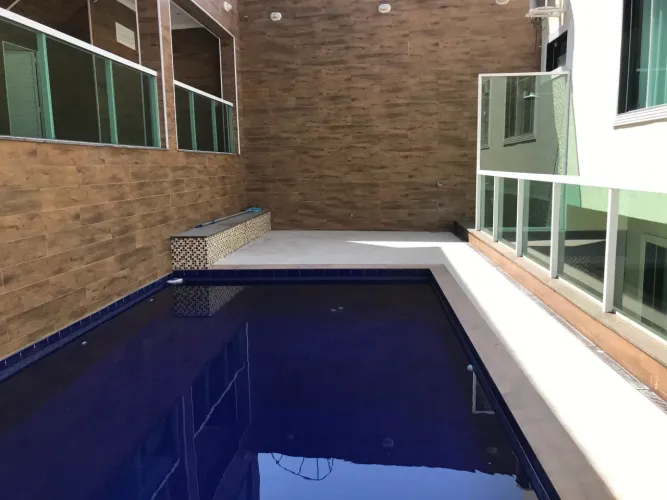 Vendo Casa com 5 quartos piscina na área nobre de Nova Iguaçu rua Ivan Vigne