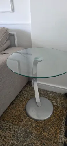 Par de poltronas e mesinha de apoio para sala de estar