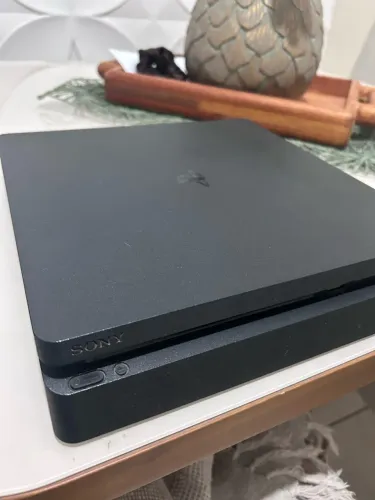 PS4 com leitor de disco, ótimo estado, acompanha 1 controle em bom estado!