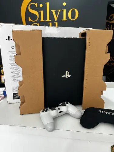 Ps4 Pro 1TB Completo com caixa ainda.