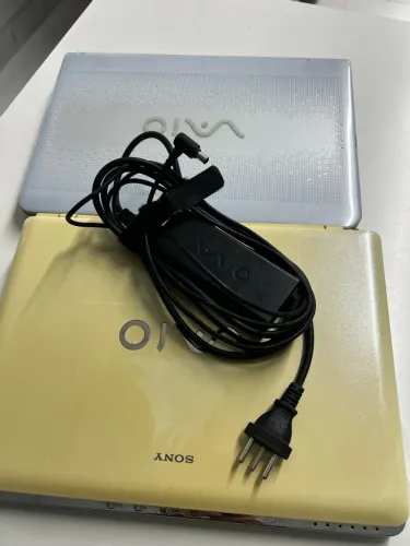 Combo 2 Notebooks Sony Vaio (Dourado + Prata) - Sem HD (Para Retirada / Reparo / Uso)