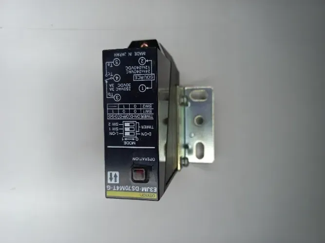Omron E3JM-DS70M4T-G