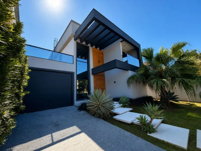 Sobrado com 3 dormitórios à venda, 220 m² por R$ 2.900.000 - Morro das Pedras - Florianópo