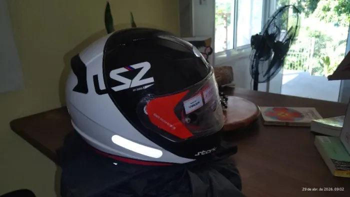 Capacete + conjunto chuva