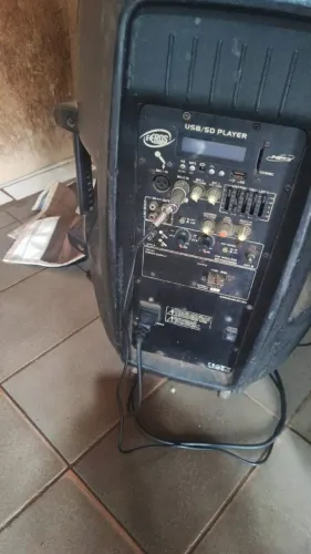 Vendo caixa de som amplificada bem potente . Mais informações no whatsapp *