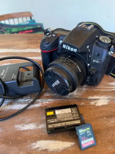 Camera Nikon D7000 + Cartão 32G + Carregador e bateria