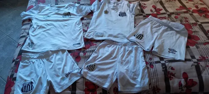 uniforme santos tam 6/7 com 5 peças  ..há mais modelos e tamanhos zap 11- *