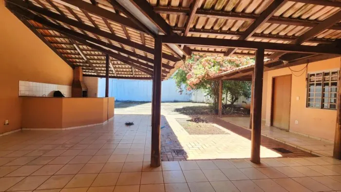 Sobrado 300m² 4 Quartos 2 Suítes Quintal Amplo Setor Nova Suíça Goiânia