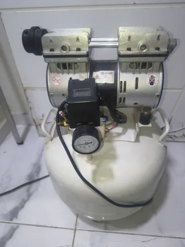 Compressor odontológico Deltra Med isento de óleo