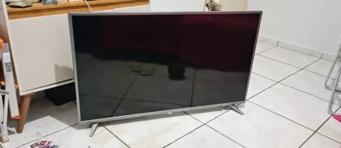 Televisão 50 polegadas com Leds queimados. Liga porém não aparece a imagem. Não tenho inte