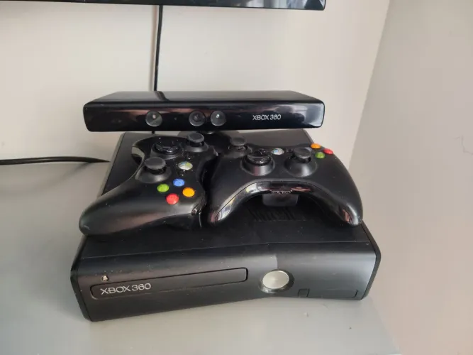 Xbox360 destravado + 2 controles +Kinect+ jogos hd externo