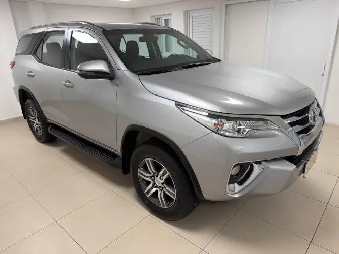 Toyota Hilux SW4 SR 4X2 2.7/ 2.7 Flex 16V Aut. 2018