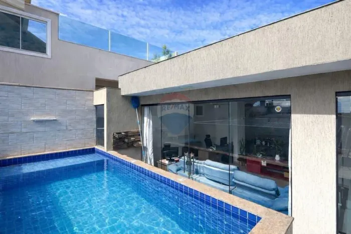 Sobrado com 3 quartos piscina e Vista Permanente para o Lago na Vila Planalto ACEITA PERMU