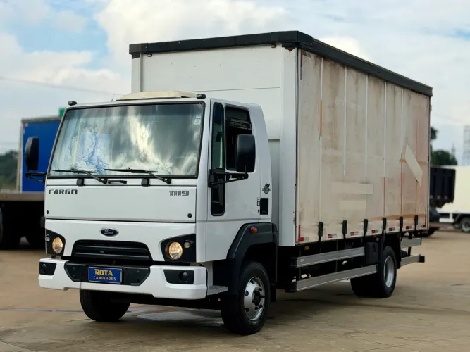 Ford cago 1119 4x2 2017 bau sider