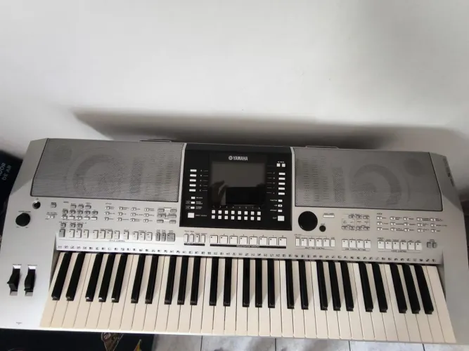 Psr s 910 super conservado, pegar e tocar... Não baixo mais o valor não insista, não troco