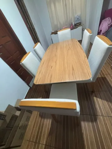 Mesa de jantar + 6 Cadeiras