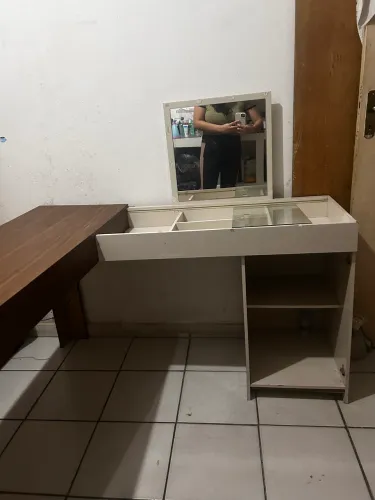Penteadeira / Escrivaninha com tampo de vidro ?
