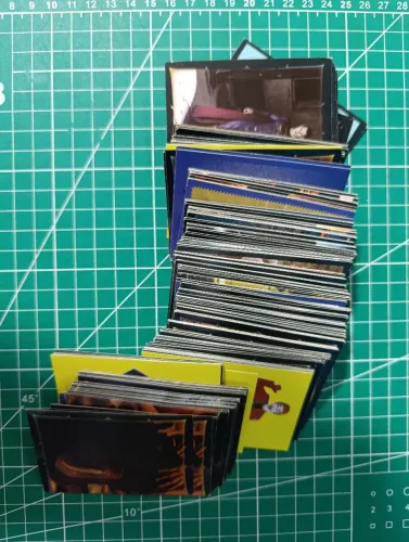 Lote com 370 unidades de Figurinhas avulsas Álbum O mundo do Batman