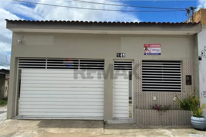 CASA À VENDA NO ABRAAO VELOSO| CONFORTO, ESPAÇO E EXCELENTE LOCALIZAÇÃO