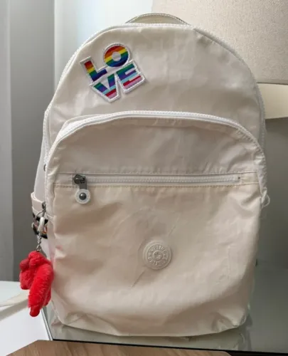 mochila universitaria branca kipling branca altura 45 cm largura 34cm profundidade 20 cm